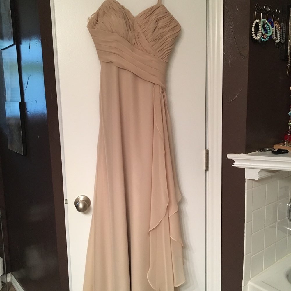 FORMAL DRESS (nude in color)